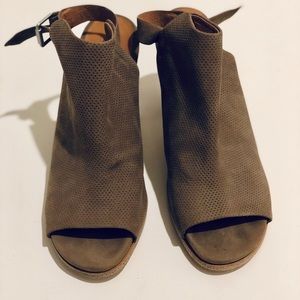Gentle Souls open toed chunky heels